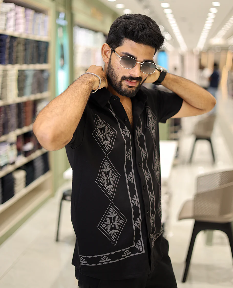 Black Cotton-Blended Casual Shirt, Comes with a Geometric Print, Half-Sleeves, Spread Collar, Regular Fit, and Regular Length - Image 3