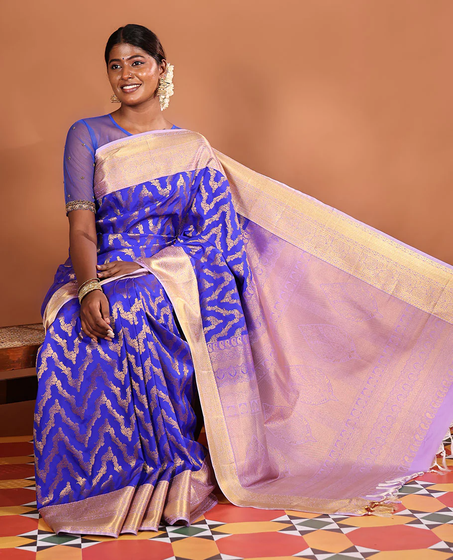 Blue Budget Silk Saree, Beautifully Bedecked with Jaal Jacquard Design on its Body, Complemented by Contrast Traditional Zari Border of Floral Creeper Design, Intricately Designed Pallu, and Paired with a Contrast Blouse - Image 5