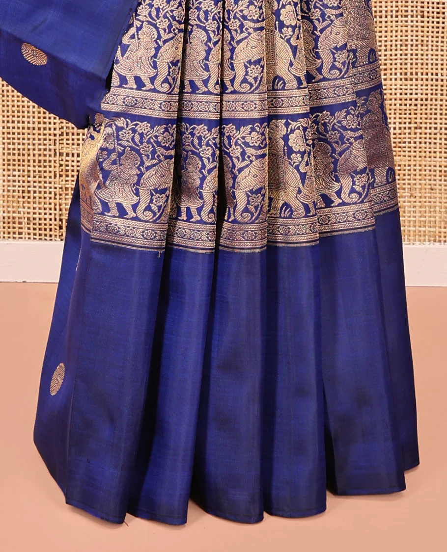 Blue Kanchipuram Designer Silk Saree, Richly Detailed with King and Solider Theme Jacquard Design On Its Body, Highlighted by Zari Border of Rudraksham Designs, Grandly Decked Up Pallu and Paired with a Matching Blouse - Image 4