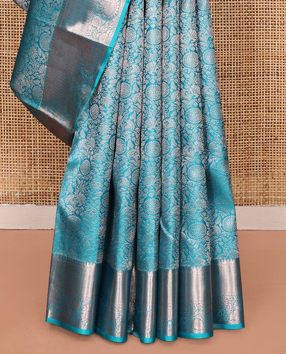 Blue Kanchipuram Wedding Silk Saree, Finely Crafted with Jacquard Design on Its Body, Highlighted by Zari Border of Thilakam, Vanki, and Kodi Visiry Designs, Grand Pallu, and Paired with a Matching Blouse - Image 4