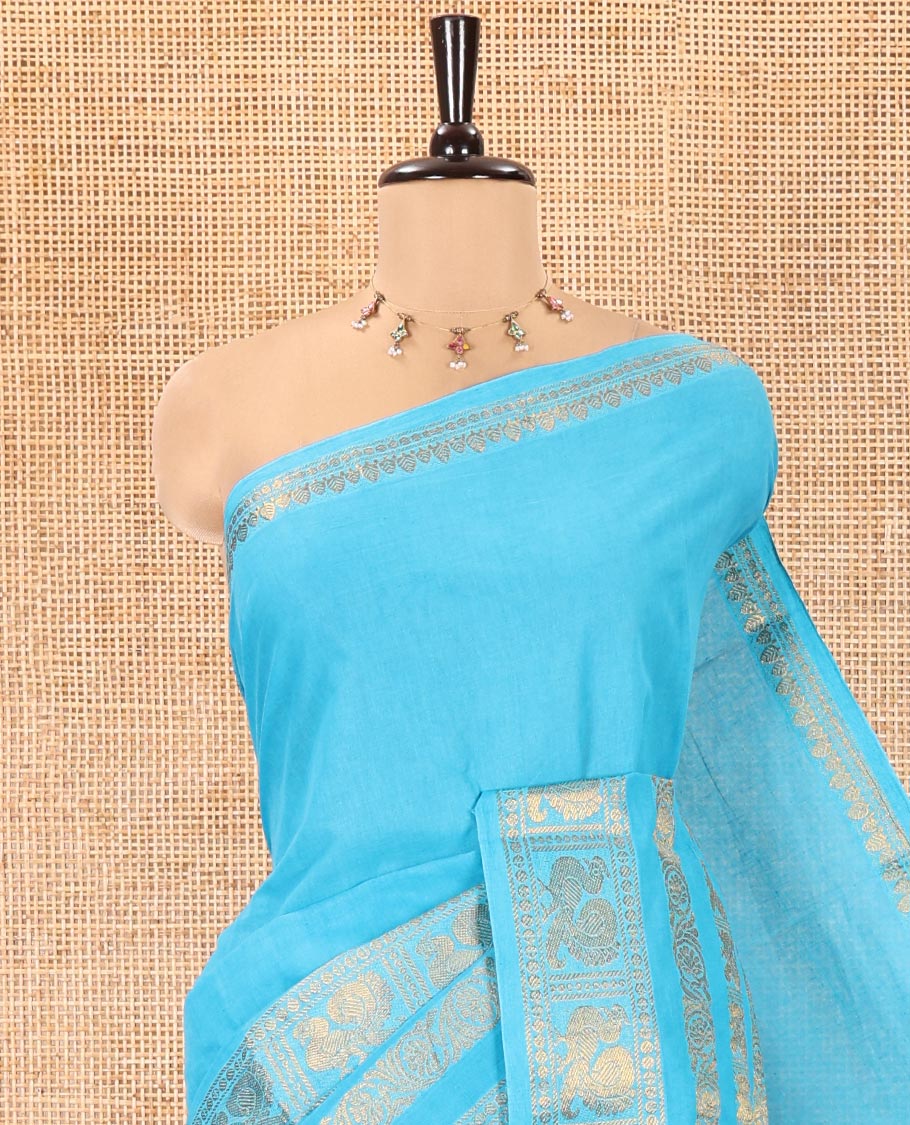 Blue Plain Sungudi Cotton Saree, Highlighted by Traditional Zari Border of Peacock and Floral Creeper Designs, Subtly Striped Pallu, and Paired with a Contrast Blouse - Image 2