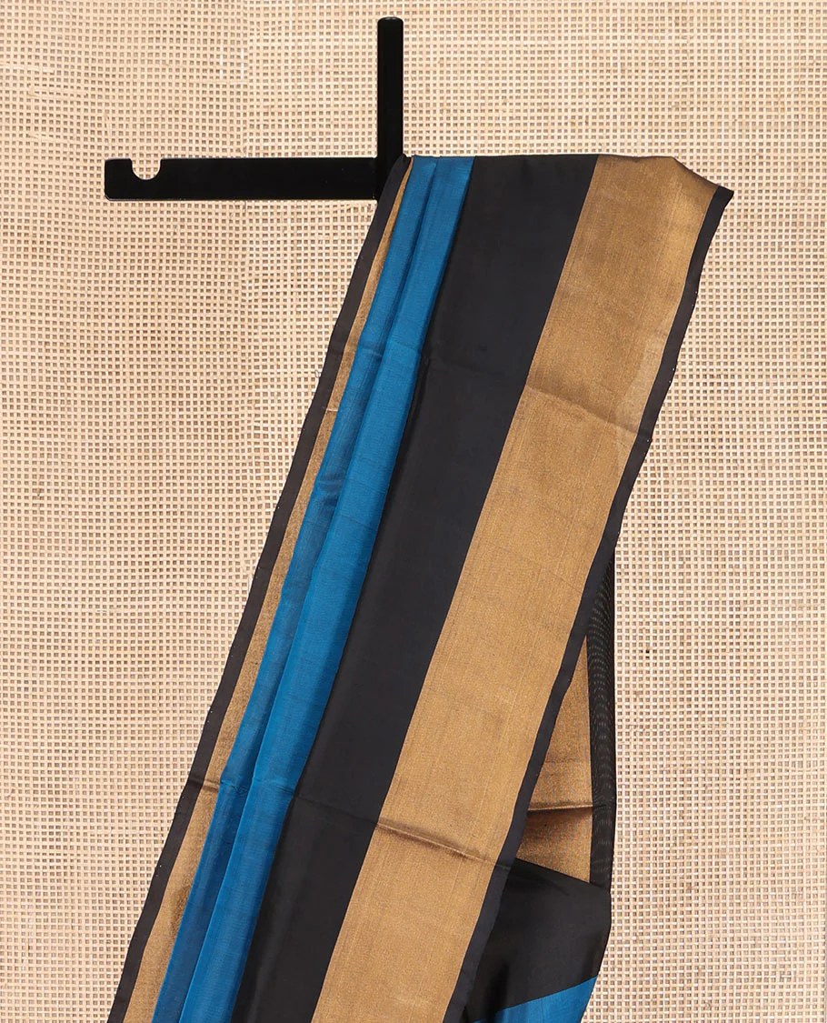 Blue Plain Uppada Silk Saree, Complemented by Contrast Bavanji Border, Plain Pallu, and Paired with a Contrast Blouse - Image 3
