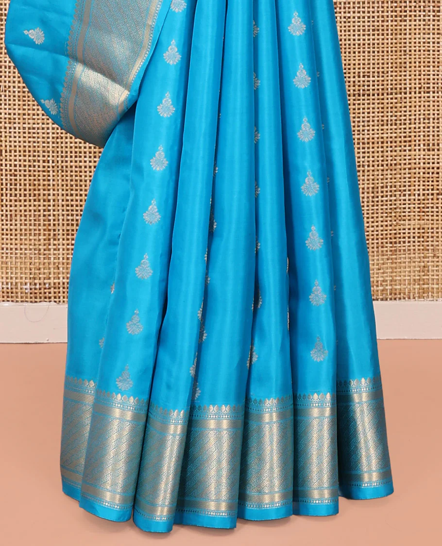 Blue Vasundhara Lite Silk Mix Saree, Adorned with Zari Buttas All Over Its Body, Highlighted by Zari Border of Thilakam Mokku, and Kodi Visiry Designs, Grand Jaal Pallu, and Paired with a Matching Blouse - Image 4