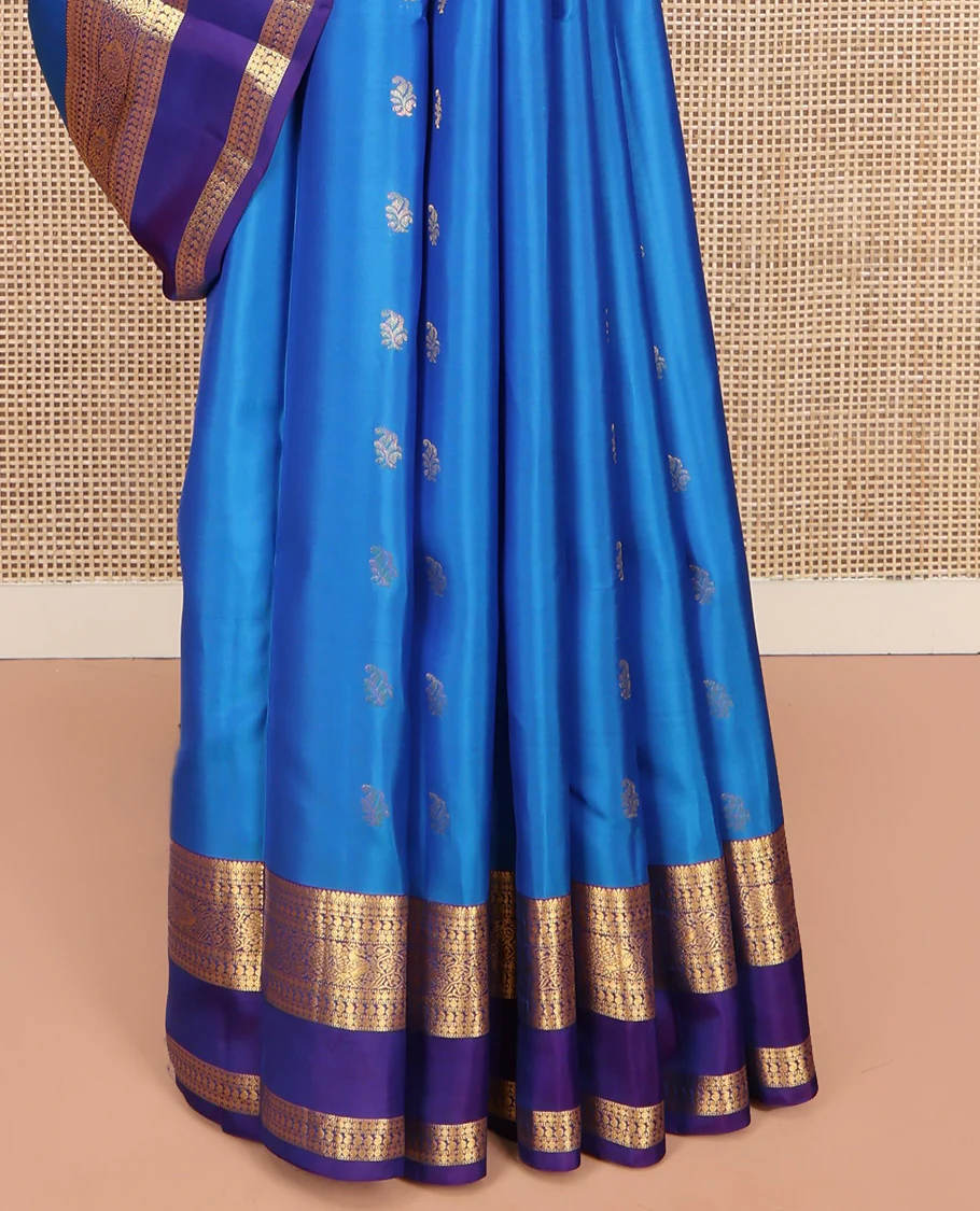 Blue Vasundhara Lite Silk Mix Saree, Detailed with Zari Buttas on Its Body, Complemented by a Contrast Border of Thilakam, Rudraksham, Manga, and Mayil Designs, Grand Pallu, and Paired with a Contrast Blouse - Image 4