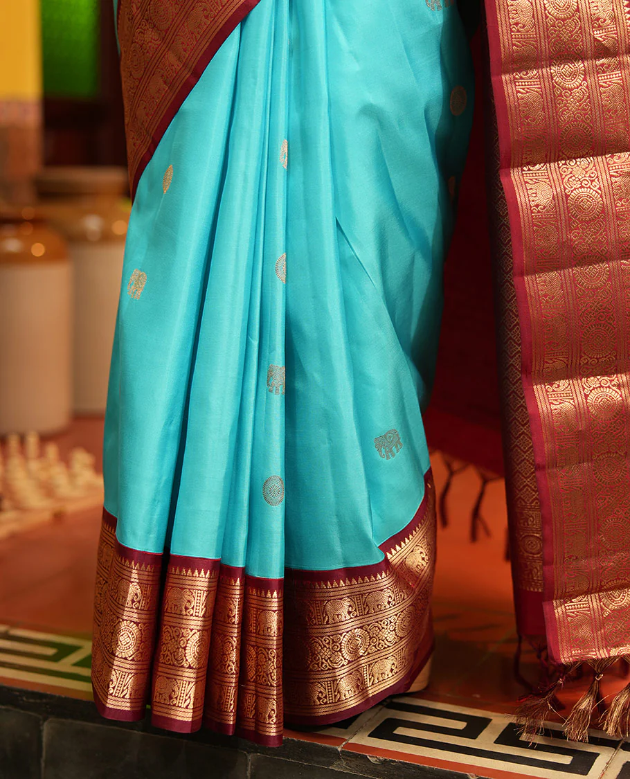 Blue Vasundhara Silk Saree, Embellished with Mayil and Yaanai Buttas Across Its Body, Complemented by a Contrast Korvai Border of Rekku, Banaras, Yaanai, and Chakram Designs, Gleaming Jaal Pallu, and Paired with a Contrast Blouse - Image 5