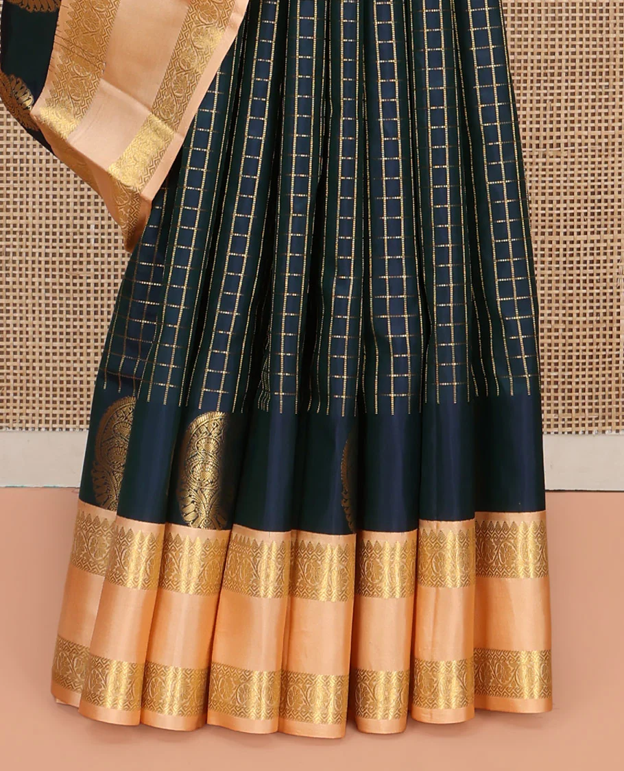 Blue Vasundhara Silk Saree, Impeccably Styled with Muthu Checks and Manga Buttas All Over Its Body, Complemented by a Contrast Rettai Pettu Border of Rekku, and Kodi Visiry Designs, Grand Pallu, and Paired with a Contrast Blouse - Image 4