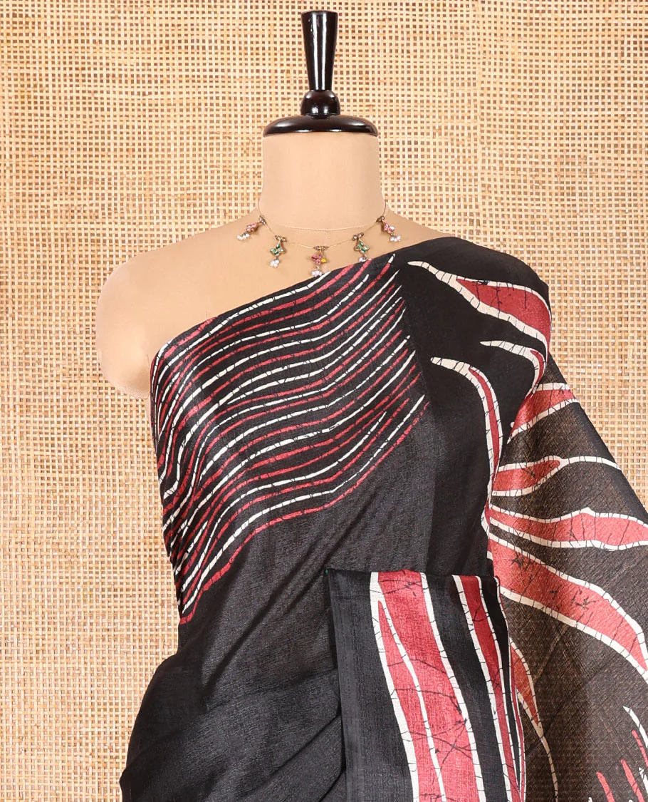 Borderless Black and Pink Art Khadi Cotton Saree, Detailed with Batik Print-Style Vines Print on Its Body, Self-Pallu of Batik Print, and Paired with a Matching Blouse - Image 2