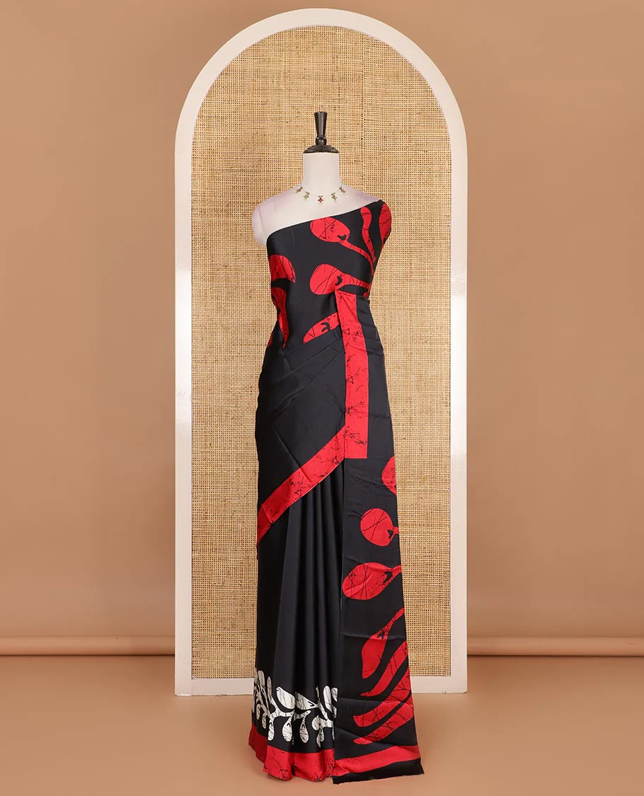 Borderless black leaf vine batik printed Gajji silk saree, batik printed pallu, and plain blouse - Image 2