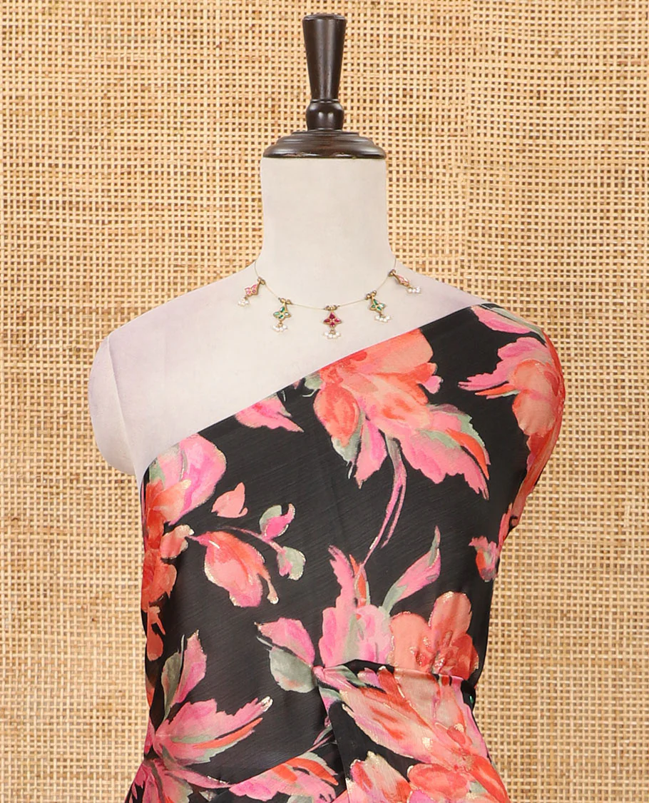 Borderless black-pink color floral printed fendy chiffon saree, contrast plain blouse - Image 3