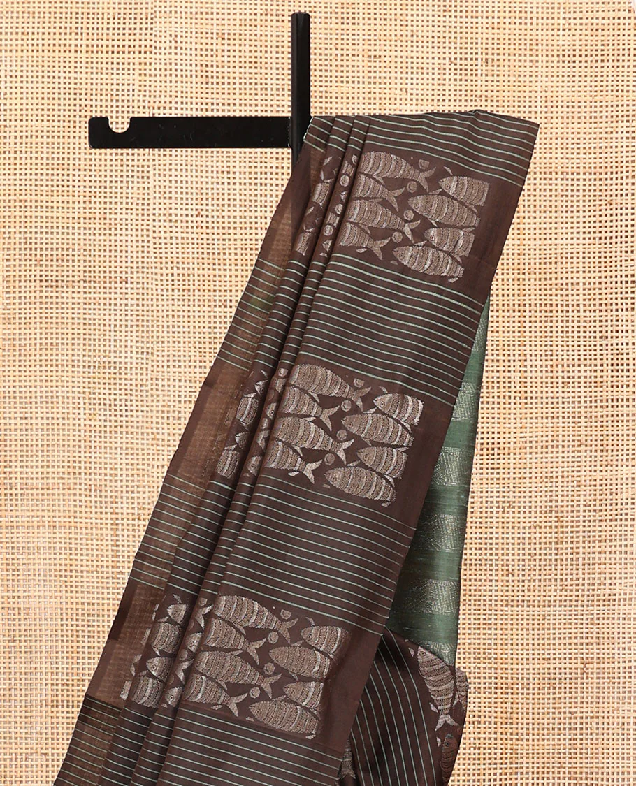 Borderless Brown Mayuri Soft Silk Saree, Ornamented with Stripes and Fish Buttas All Over Its Body, Complemented by a Contrast Geometric Design Pallu, and Paired with a Contrast Blouse - Image 3