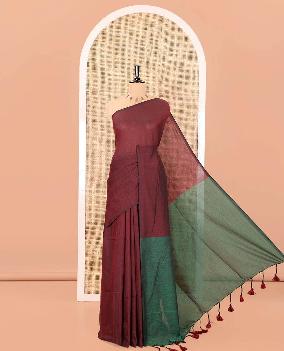 Borderless Maroon and Green Plain Khadi Mul Cotton Saree, Highlighted by Captivating Contrast Colored Pallu, and Paired with a Contrast Blouse