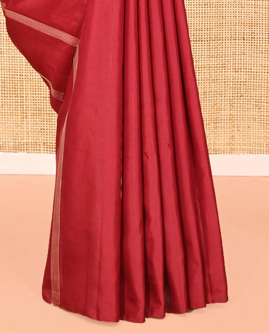 Borderless Maroon Mayuri Soft Silk Saree, Beautified with Buttas and Stripes All Over Its Body, Complemented by Contrast Pallu of Vanki Designs, and Paired with Matching Blouse - Image 4