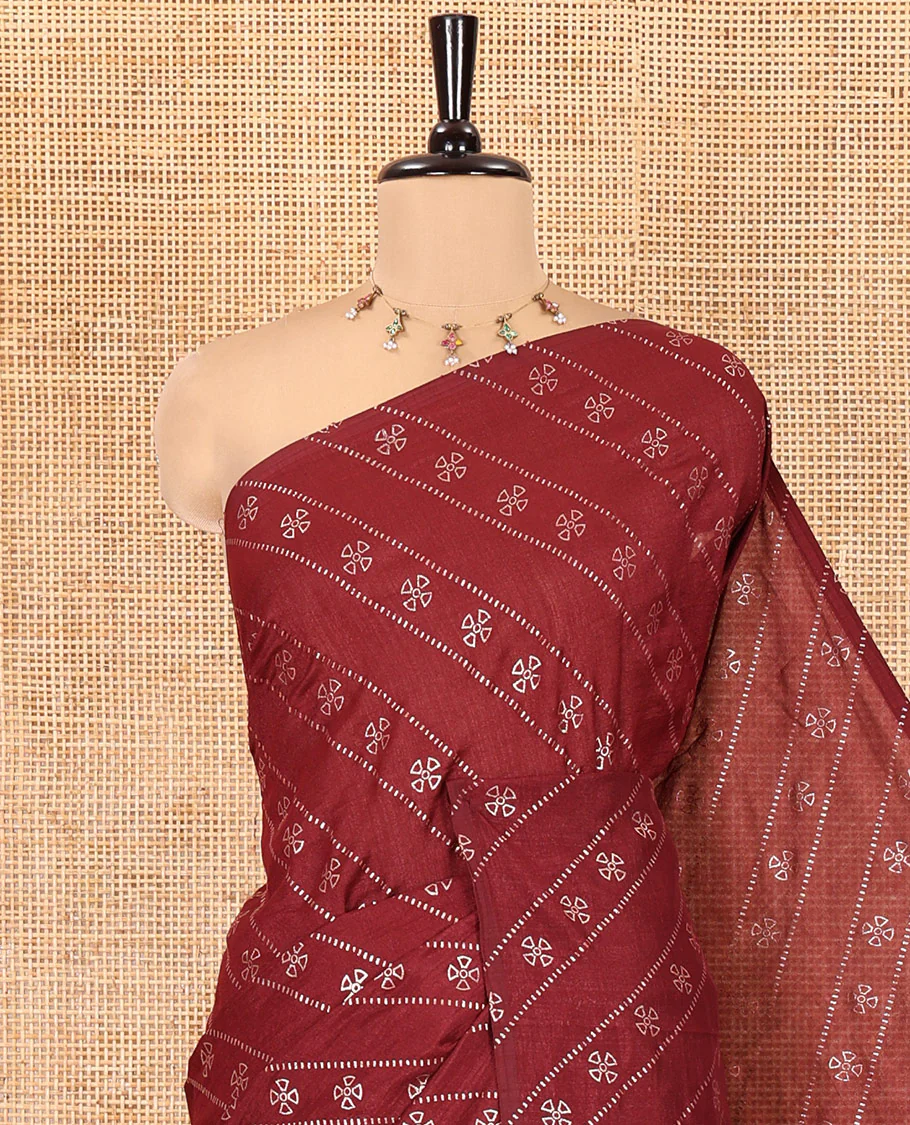 Borderless Maroon Vichitra Silk Saree, Gleamed Up with Floral Buttas and Leheriya-Style Foil Print on Its Body, a Self-Pallu, and Has No Blouse - Image 2