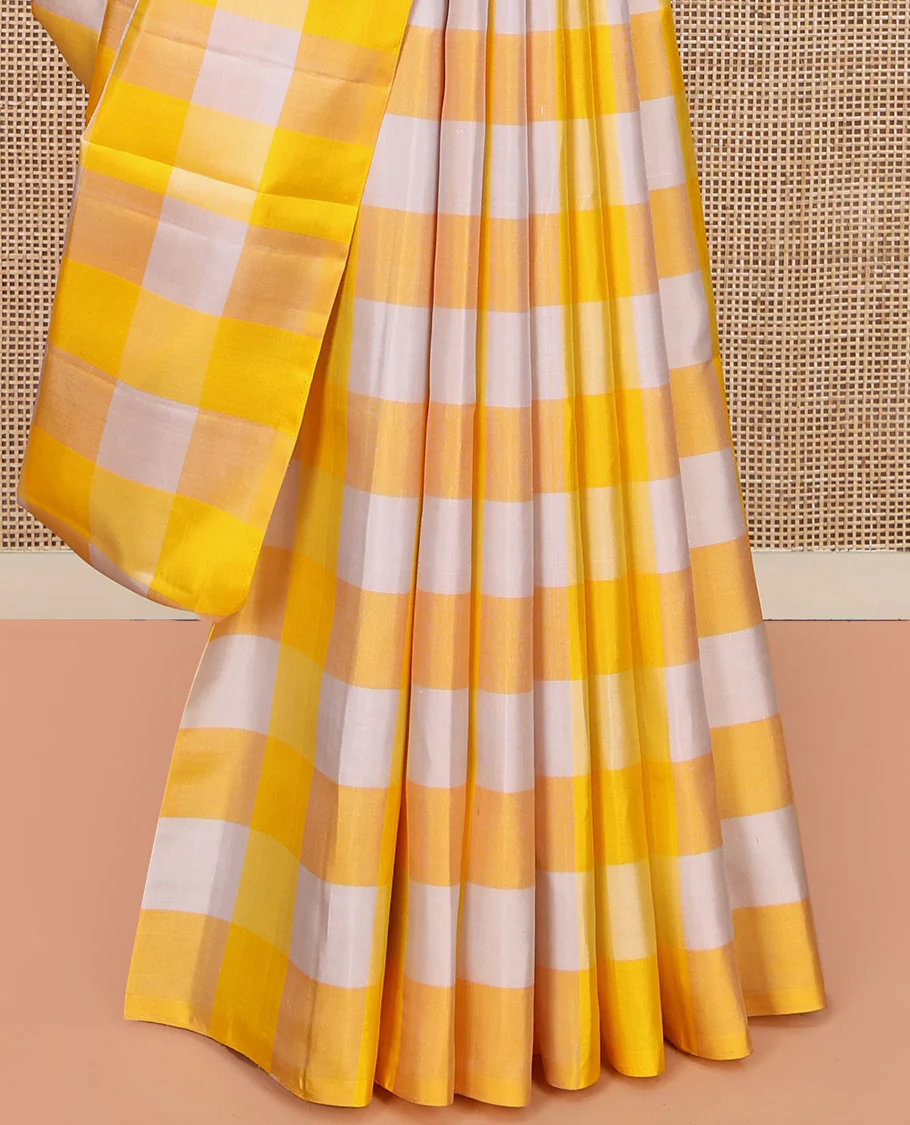 Borderless Multi-color Mayuri Soft Silk Saree, Enriched with Checks On Its Body, Complemented by Contrast Pallu of Jaal Designs, and Paired with a Contrast Blouse - Image 4