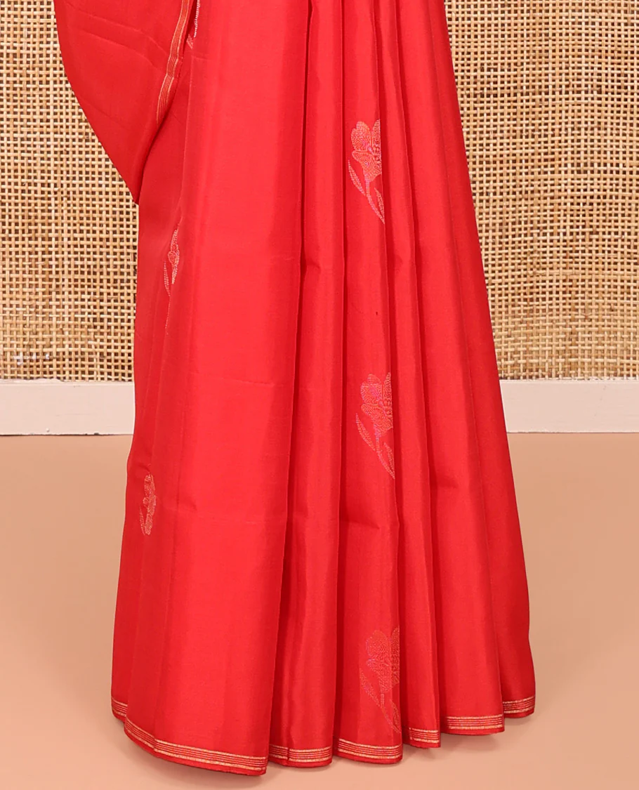 Borderless Red Mayuri Soft Silk Saree, Woven with Floral Buttas All Over the Body, Highlighted by Piping Border, Pallu Steeped with Floral Creeper Designs, and Paired with a Matching Blouse - Image 4