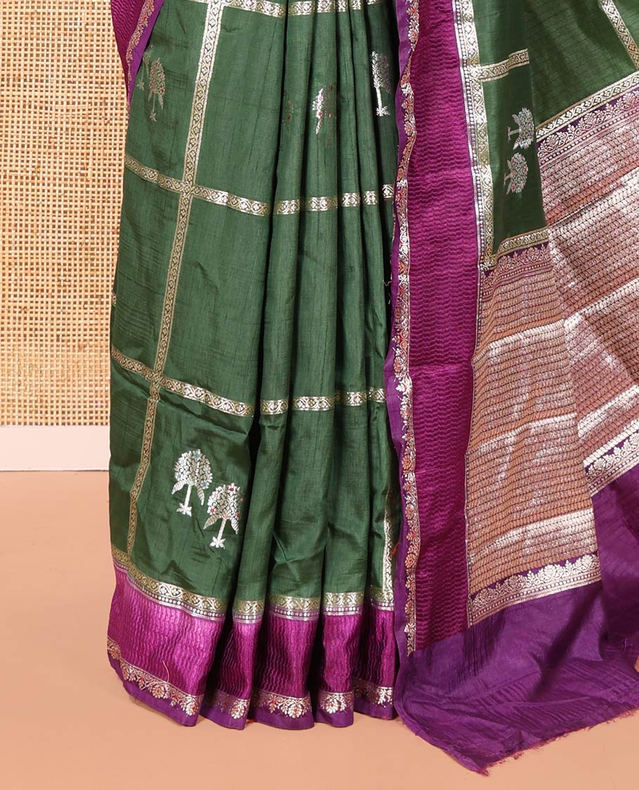 Bottle Green Green Mango-Silk Saree, Elegantly Highlighted with Meena Butta Enclosed Checks All Over Its Body, Complemented by a Contrast Floral Creeper Meenakari Border, Gleaming Zari Striped Pallu, and Paired with a Contrast Blouse - Image 3
