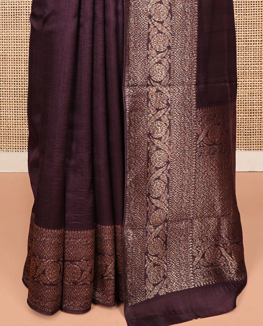 Brown Plain Matka Silk Saree, Highlighted by Traditional Design Border ogf Floral Designs, Intricately Designed Pallu, and Paired with a Matching Blouse - Image 4