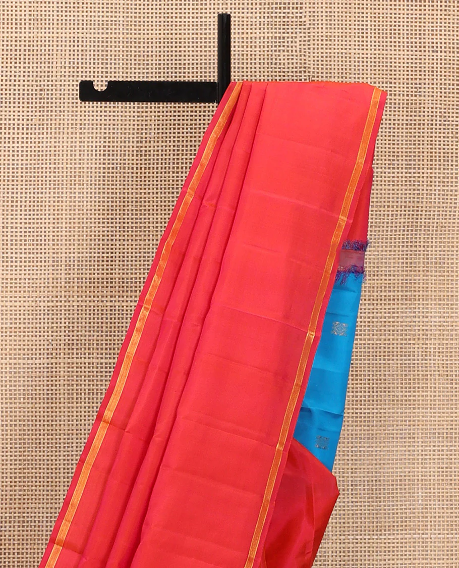 Captivating Pink Plain Kanchipuram Silk Saree, Subtly Woven Zari Striped Border, Complemented by Vibrantly Colored Pallu of Zari Buttas, and Paired with a Contrast Blouse - Image 3