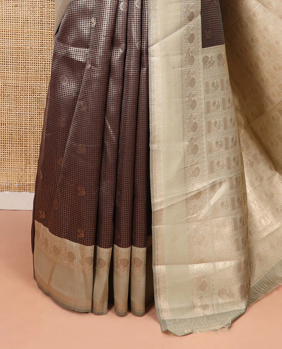 Coffee Brown Litchi Saree Decorated with Peacock Chakram Butta Enclosed Zari Checks, Complemented by a Contrast Rettai Pettu Border of Peacock Designs, Intricately Woven Pallu Steeped with Peacock Designs, and Paired with a Contrast Blouse - Image 3