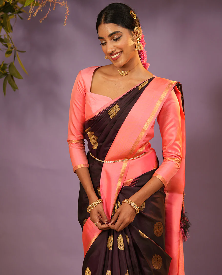 Coffee brown round mayil buttas Vasundhara silk saree, contrast rettai pettu thazampoo rekku zari border, and zari-rich jaal pallu - Image 3