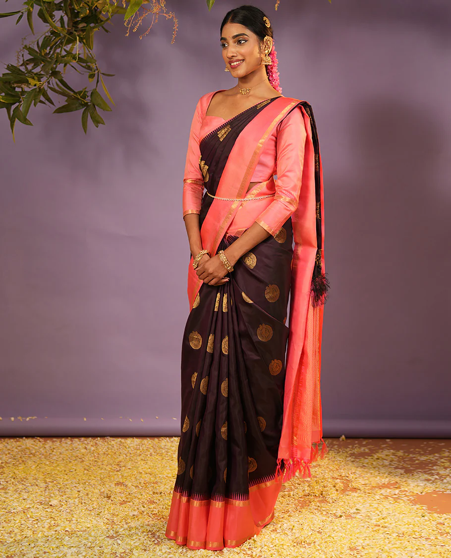 Coffee brown round mayil buttas Vasundhara silk saree, contrast rettai pettu thazampoo rekku zari border, and zari-rich jaal pallu - Image 4