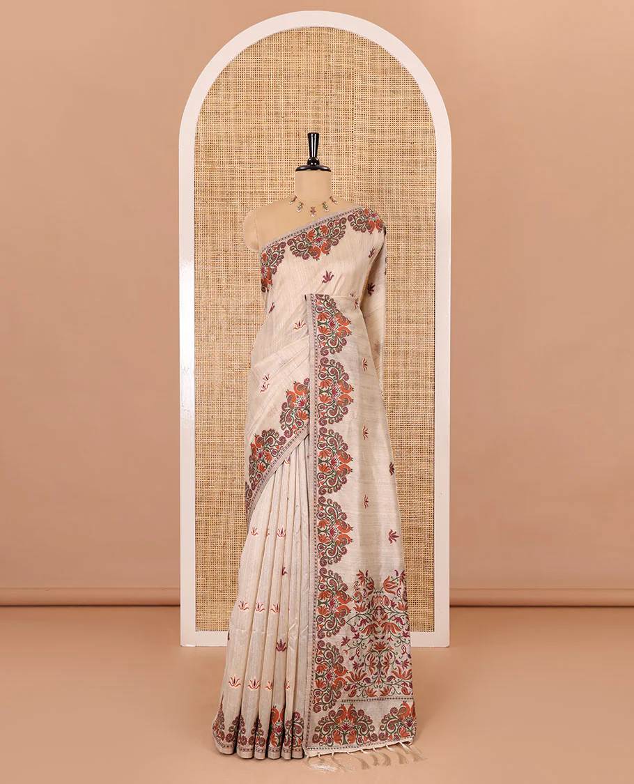 Cream lotus motifs thread woven jute cotton, scallop thread woven border, pallu of lotus, peacock and paisley designs along with a plain blouse - Image 2
