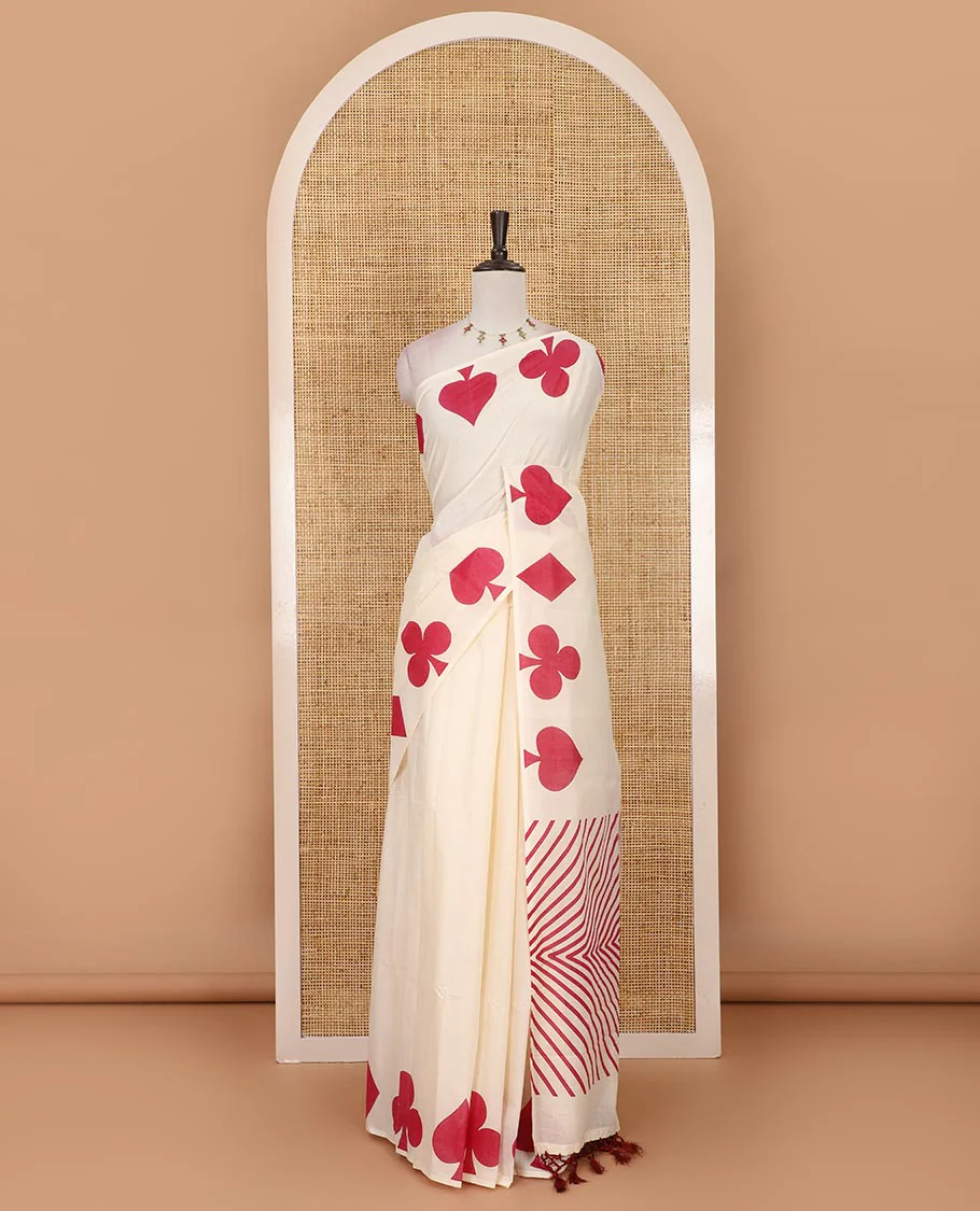 Cream-maroon plain Kerala cotton saree, contrast color cards-theme printed border of Diamonds, Clubs, and Spades, leheriya-striped pallu, and plain blouse - Image 2