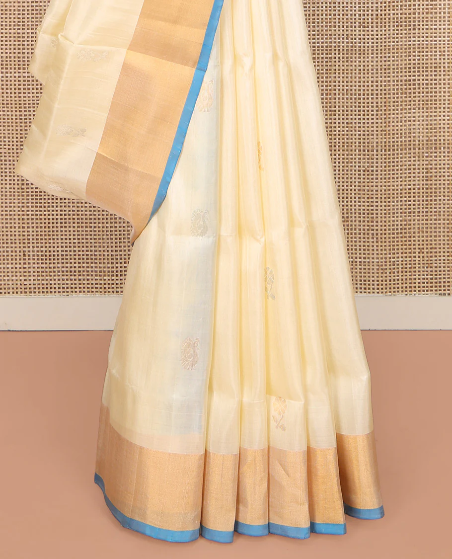 Cream Uppada Silk Saree, Subtly Sparkled with Zari Buttas All Over Its Body, Complemented by a Contrast Bavanji Border, Pallu Features Peacock Designs, and Paired with a Contrast Blouse - Image 4