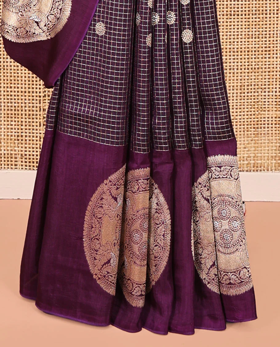 Dark Purple H O-Silk Saree, Beautifully Decked up with Zari Buttas and Zari Checks On Its Body, Accentuated with Contrast Big Chakram Motifs Woven Border, Grand Jaal Design Woven Pallu, and Paired with a Checked Blouse - Image 6