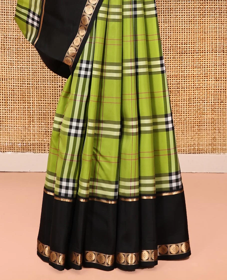 Green-Black Vasundhara Lite Silkmix Saree Features Checks, Contrast Rettai Pettu Rekku-Poun Border, Zari-Striped Pallu, and a Contrast Blouse - Image 4