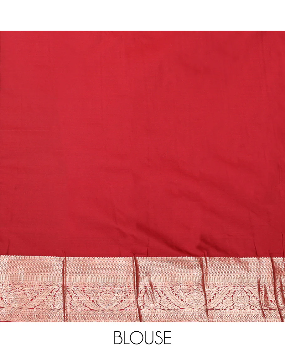 Green Budget Silk Saree, Detailed with Zari Buttas, Captivating Contrast Traditional Zari Design Border, Grand Jaal Pallu, and Has a Contrast Blouse - Image 4