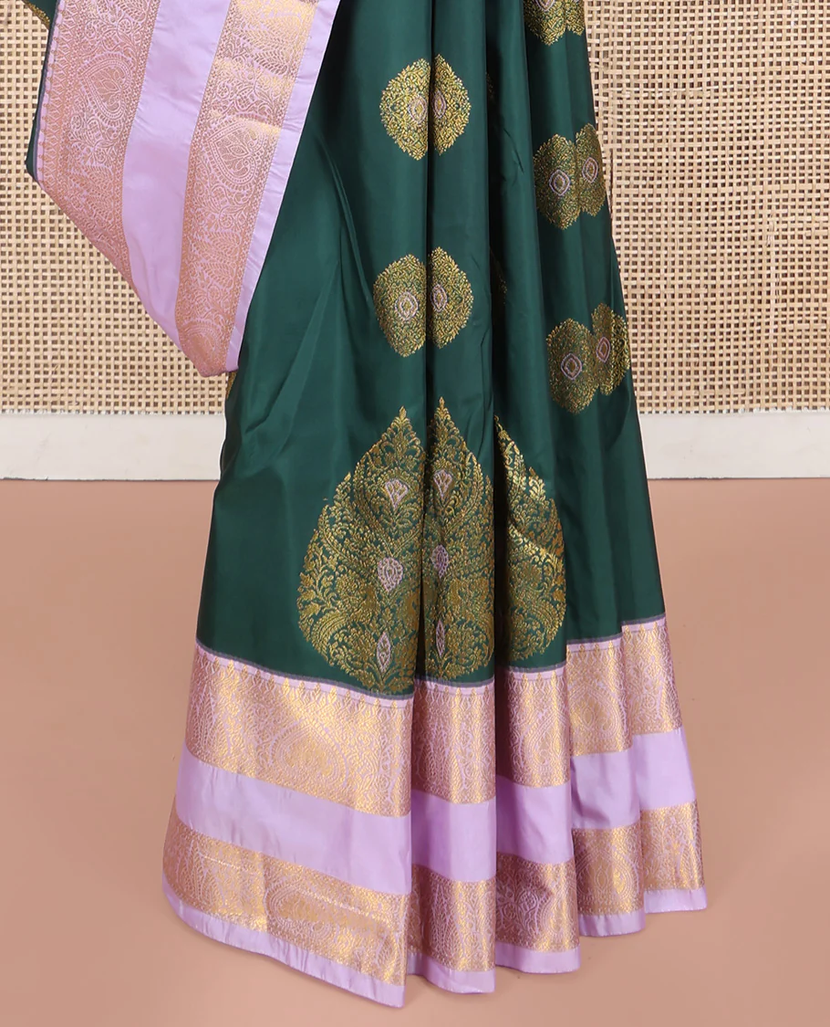 Green Budget Silk Saree, Gracefully Embellished with Meena Buttas All Over Its Body, Complemented by Contrast Traditional Zari Design Rettai Pettu Border, Intricately Designed Pallu, and Paired with a Contrast Blouse - Image 3