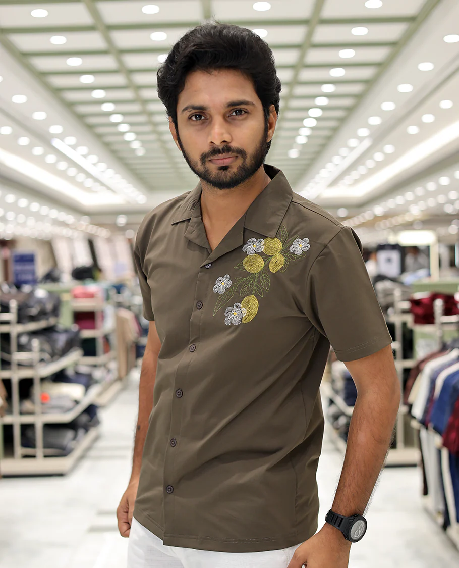 Green Cotton-Blended Casual Shirt Comes with Floral Motifs Knitted Embroidery, Cuban Collar, Half Sleeves, Boxy Fit, and Regular Length - Image 2