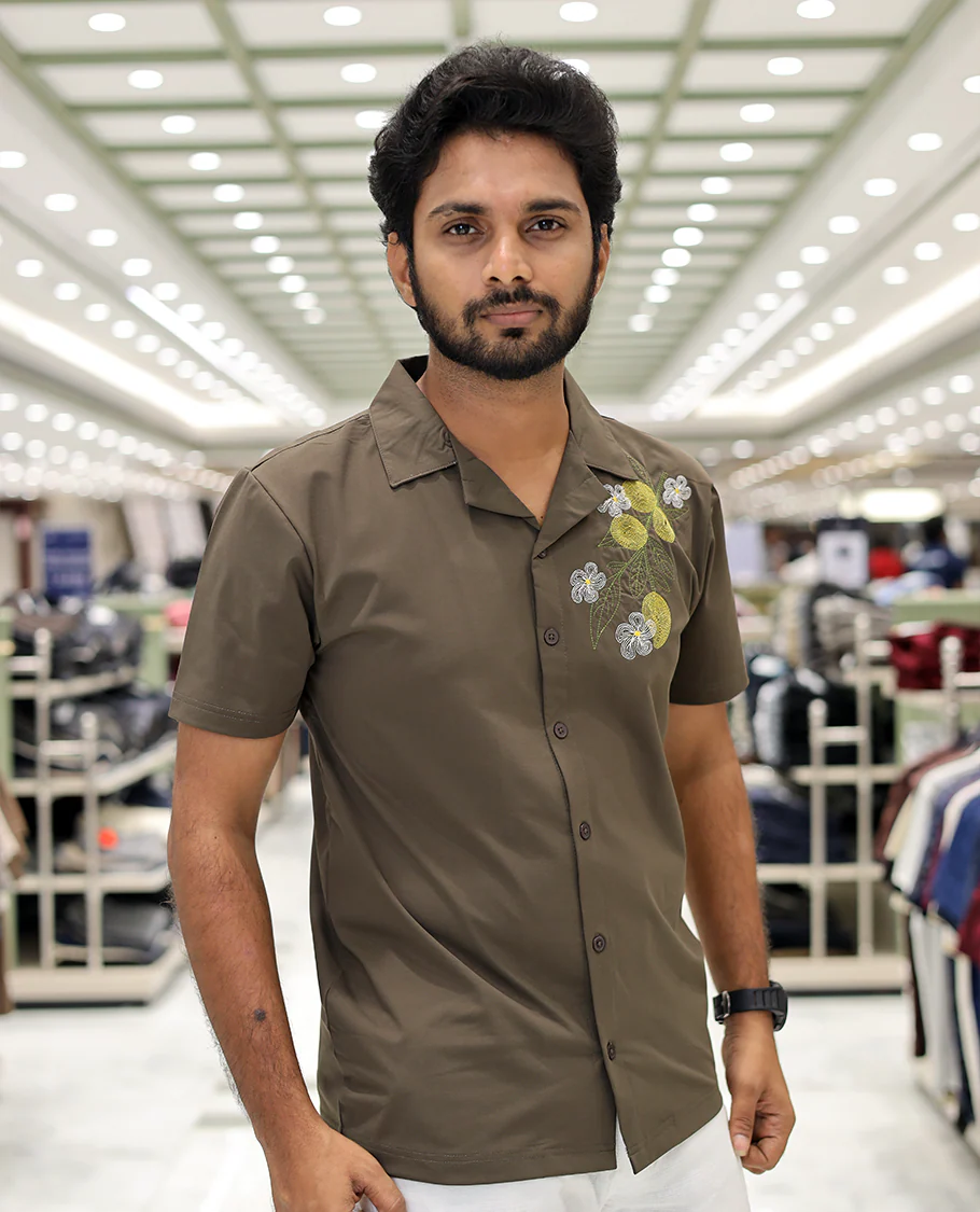 Green Cotton-Blended Casual Shirt Comes with Floral Motifs Knitted Embroidery, Cuban Collar, Half Sleeves, Boxy Fit, and Regular Length - Image 3