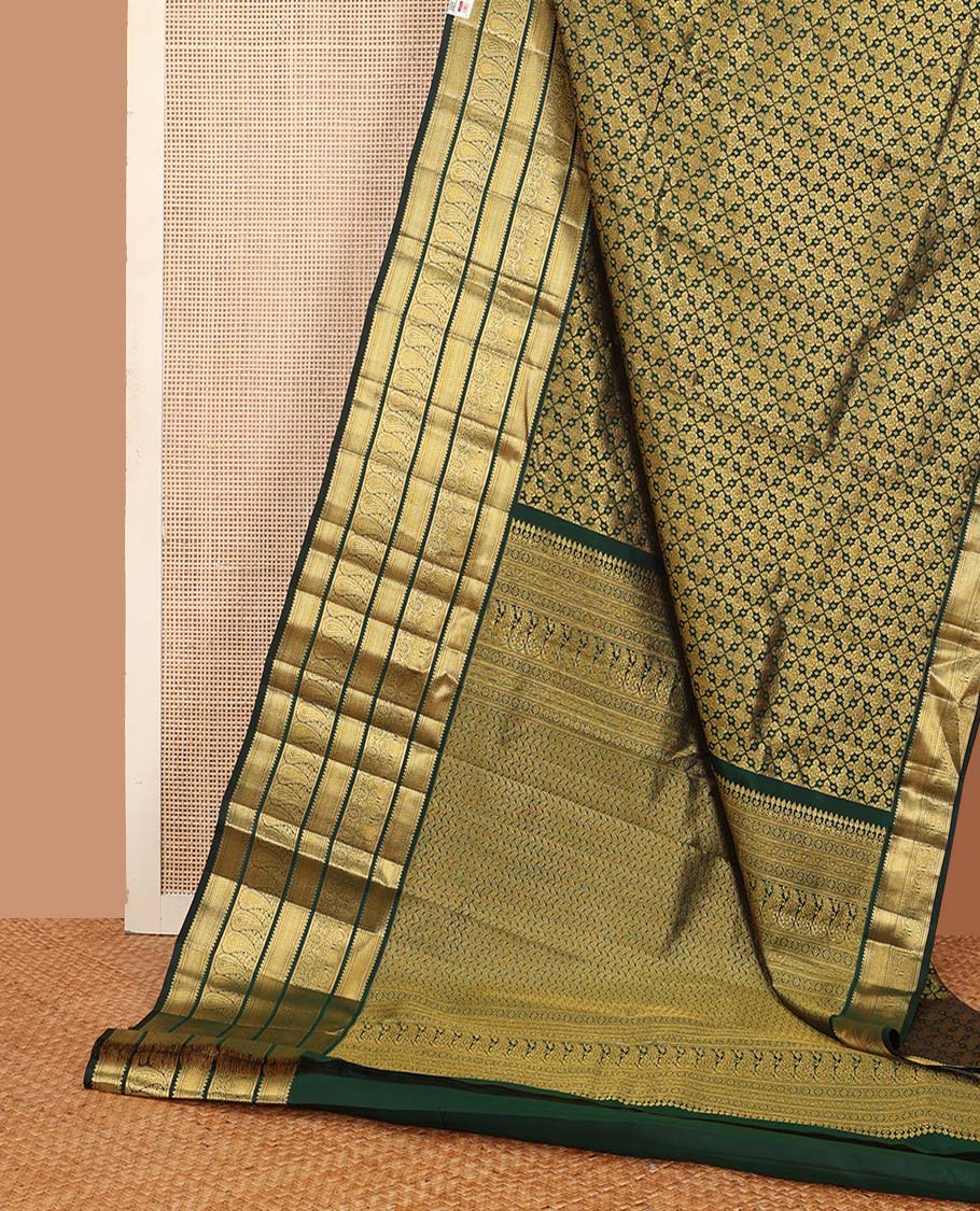 Green jacquard wedding silk saree, zari border of rekku, muthu, and manga designs, and intricate pallu - Image 3