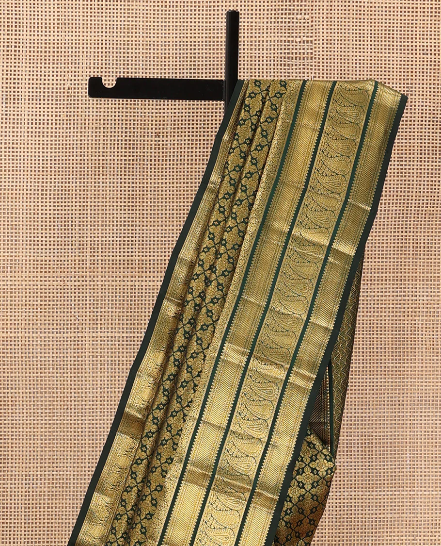 Green jacquard wedding silk saree, zari border of rekku, muthu, and manga designs, and intricate pallu - Image 4