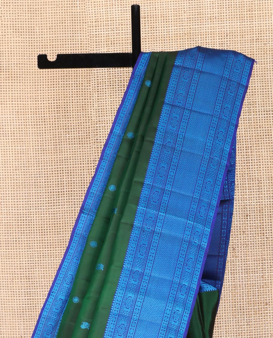 Green Kanchipuram Silk Saree, Enlivened with Mayil and Chakram Thread Buttas on Its Body, Complemented by a Contrast Border of Rekku, Kamalam, Poun, Chakram, Kuyil Kann, and Then Kuli Kann Designs, Jaal Design Pallu, and Paired with a Contrast Blouse - Image 3