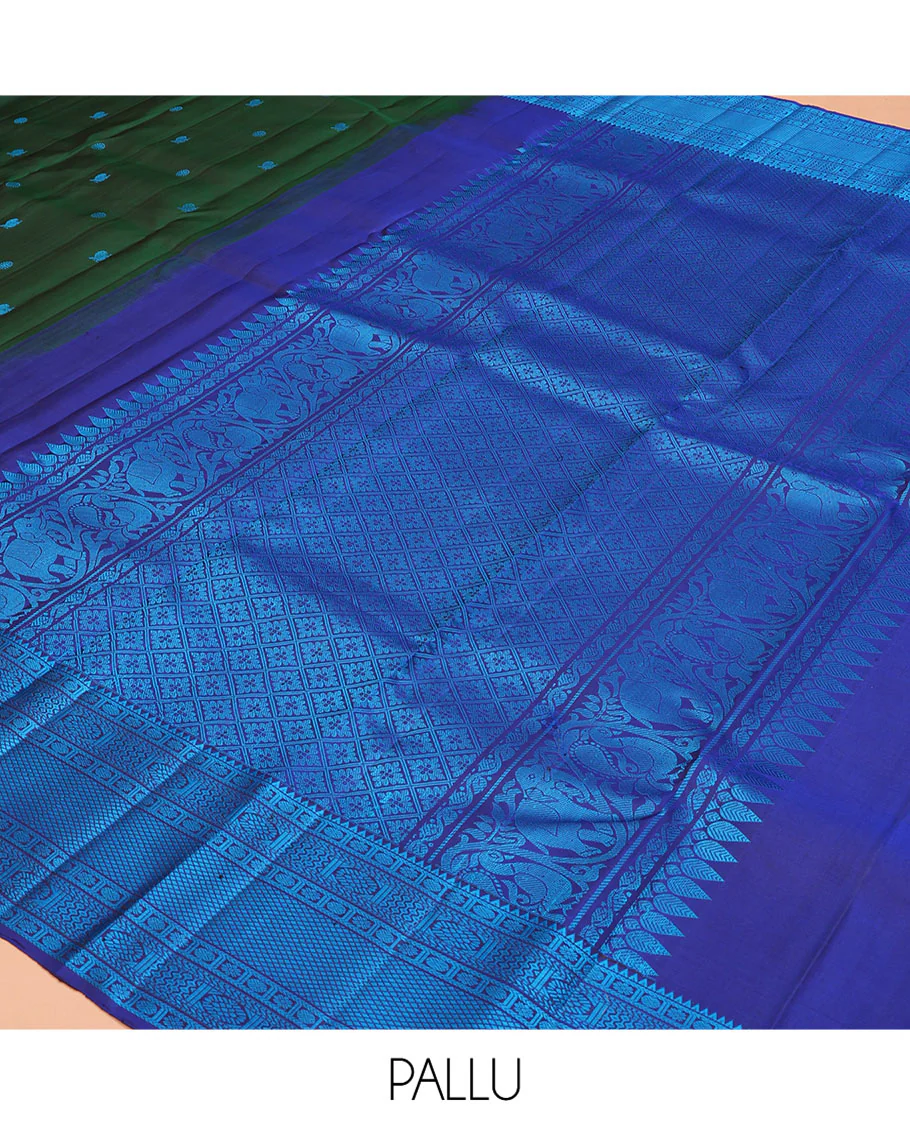 Green Kanchipuram Silk Saree, Enlivened with Mayil and Chakram Thread Buttas on Its Body, Complemented by a Contrast Border of Rekku, Kamalam, Poun, Chakram, Kuyil Kann, and Then Kuli Kann Designs, Jaal Design Pallu, and Paired with a Contrast Blouse - Image 5