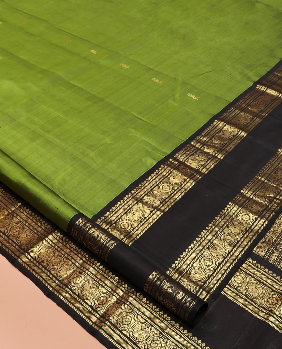 Green Kanchipuram Silk Saree, Ornamented with Zari Buttas All Over Its Body, Complemented by a Contrast Rettai Pettu Border of Salngai, Muthu, Kathir, Chakram, and Round Mayil Designs, Grand Pallu, and Paired with a Contrast Blouse - Image 2