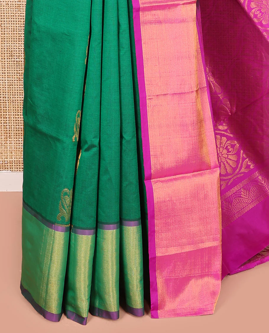 Green Kuppadam Cotton Saree, Beautified with Zari Buttas All Over Its Body, Complemented by a Bavanji Border, Pallu of Ogee Patterns, and Paired with a Contrast Blouse - Image 3
