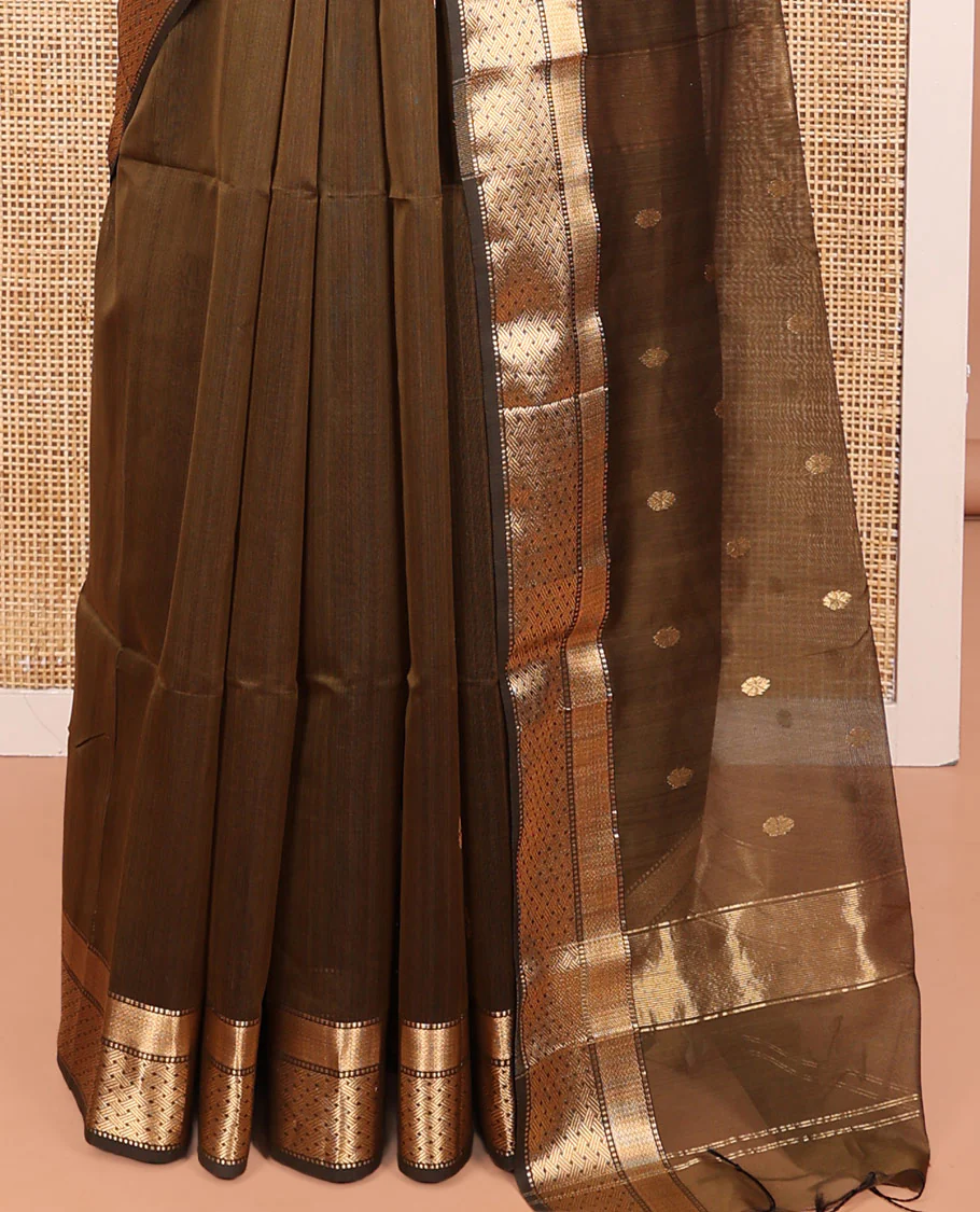 Green Maheshwari Cotton Saree, Decorated with Buttas All Over Its Body, Highlighted by a Zari Traditional Design Border, Pallu Steeped with Buttas, and Paired with a Matching Blouse - Image 4