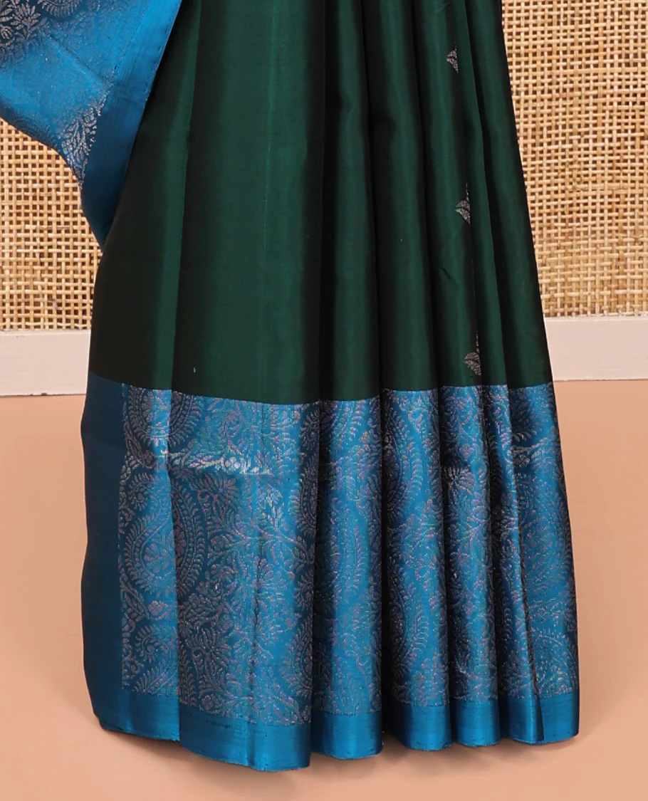 Green Mayuri Lite Silk Mix Saree, Detailed with Zari Buttas on Its Body, Complemented by a Contrast Border of Manga Designs, Pallu of Manga Designs, and Paired with a Contrast Blouse - Image 4