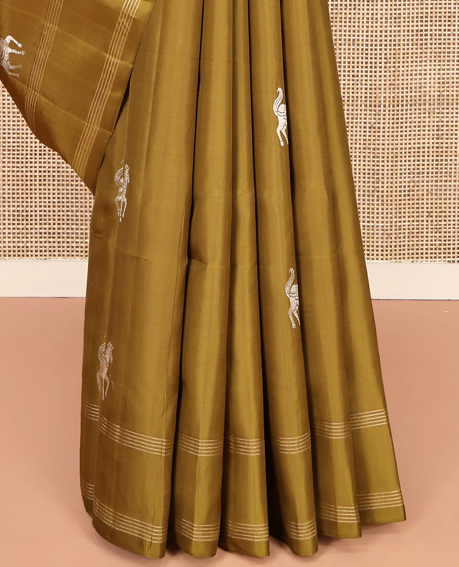 Green Mayuri Soft Silk Saree, Artfully Woven with Horse Buttas All Over Its Body, Highlighted by Stripes Border, Pallu of House and Elephant Motifs, and Paired with a Matching Blouse - Image 4