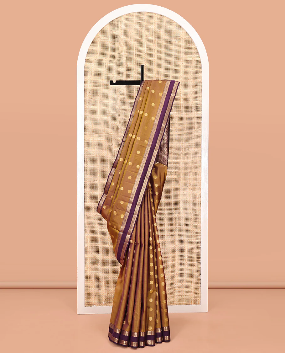 Green Vasundhara Lite Silk Mix Saree, Crafted with Kamalam Buttas All Over Its Body, Complemented by Contrast Rettai Pettu Border of Muthu, Kathir, and Kamalam Designs, Grand Jaal Pallu, and Paired with a Contrast Blouse