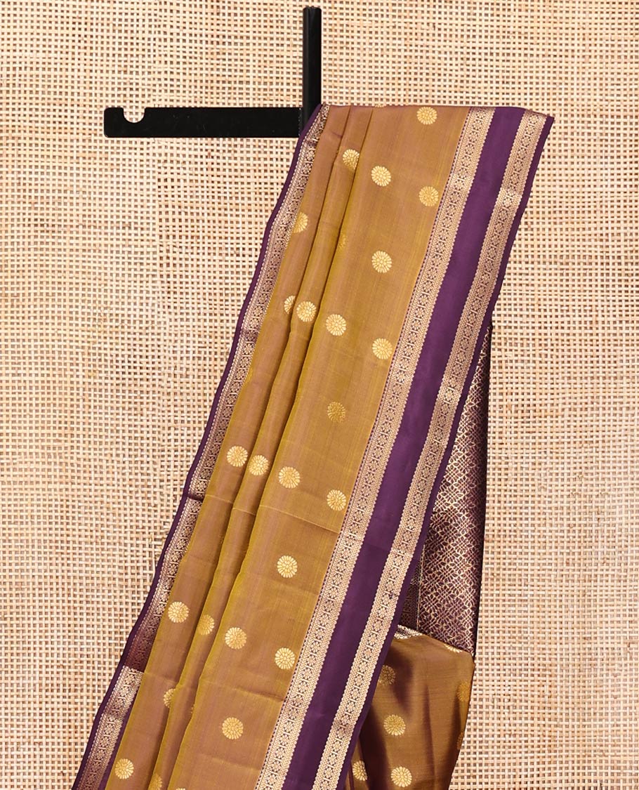 Green Vasundhara Lite Silk Mix Saree, Crafted with Kamalam Buttas All Over Its Body, Complemented by Contrast Rettai Pettu Border of Muthu, Kathir, and Kamalam Designs, Grand Jaal Pallu, and Paired with a Contrast Blouse - Image 3