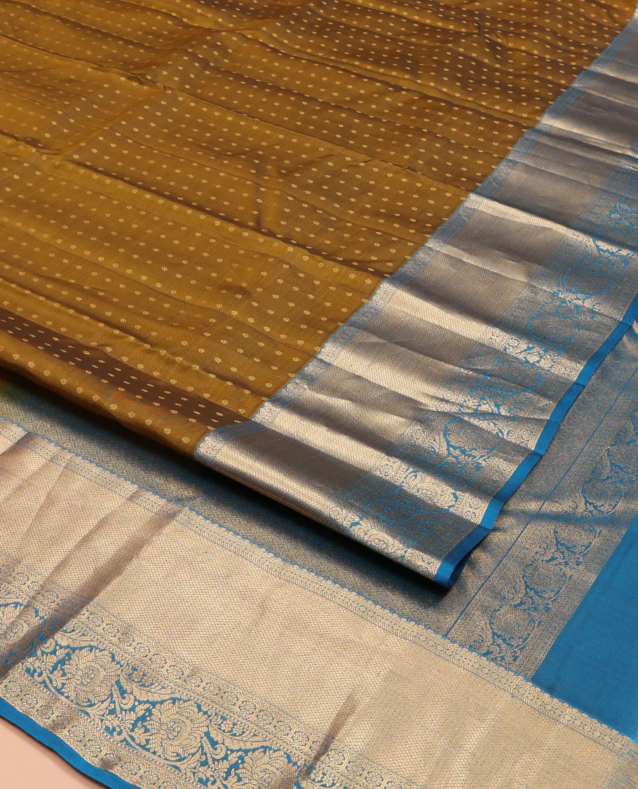 Green Vasundhara Lite Silk Mix Saree, Gracefully Embellished with Zari Butta on Its Body, Complemented by Contrast Border of Salngai, Rudraksham, Muthu, Mayil Kann and Kamalam Designs, Jaal Patterned Pallu, and Paired with a Contrast Blouse - Image 2