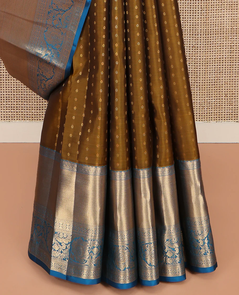 Green Vasundhara Lite Silk Mix Saree, Gracefully Embellished with Zari Butta on Its Body, Complemented by Contrast Border of Salngai, Rudraksham, Muthu, Mayil Kann and Kamalam Designs, Jaal Patterned Pallu, and Paired with a Contrast Blouse - Image 4