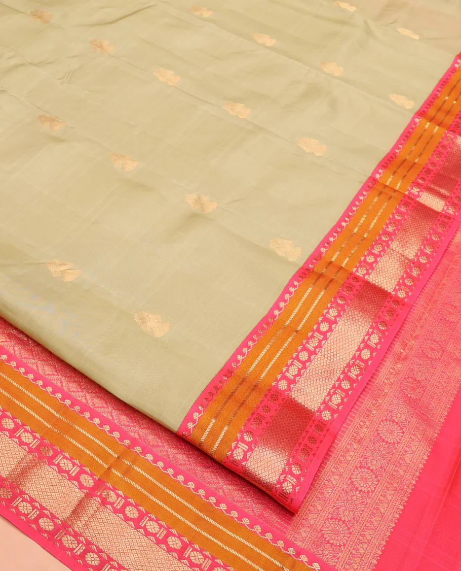 Green Vasundhara Lite Silk Mix Saree, Sparsely Woven with Iruthalai Pakshi Buttas All Over Its Body, Complemented by Contrast Border of Salngai, Banaras, Kamalam, and Mayil Kann Designs, Grand Jaal Pallu and Paired with a Contrast Blouse - Image 2