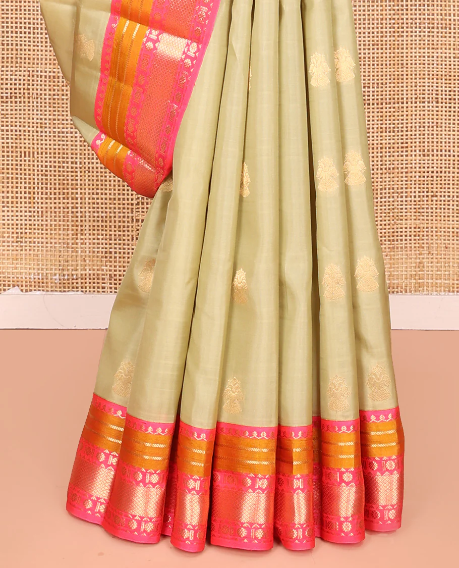 Green Vasundhara Lite Silk Mix Saree, Sparsely Woven with Iruthalai Pakshi Buttas All Over Its Body, Complemented by Contrast Border of Salngai, Banaras, Kamalam, and Mayil Kann Designs, Grand Jaal Pallu and Paired with a Contrast Blouse - Image 4