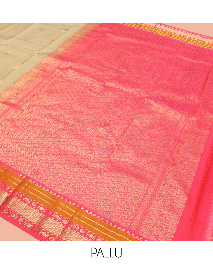 Green Vasundhara Lite Silk Mix Saree, Sparsely Woven with Iruthalai Pakshi Buttas All Over Its Body, Complemented by Contrast Border of Salngai, Banaras, Kamalam, and Mayil Kann Designs, Grand Jaal Pallu and Paired with a Contrast Blouse - Image 5